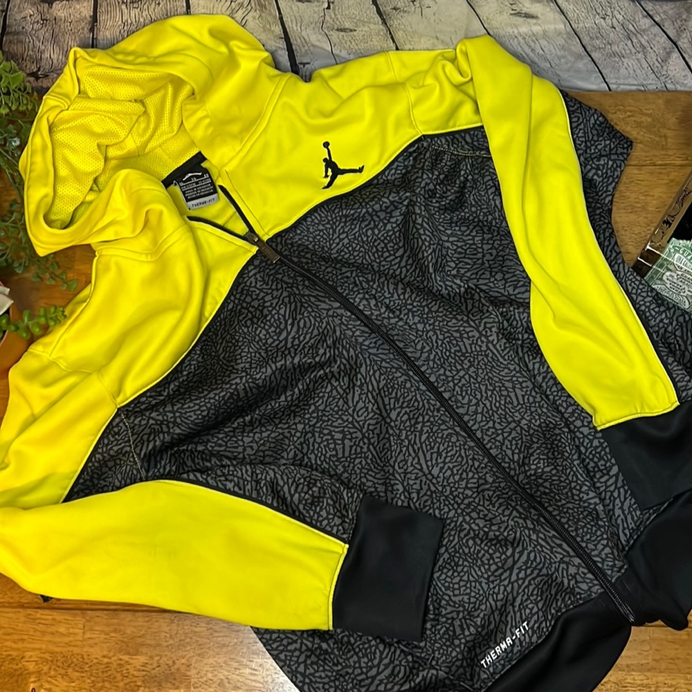 Jordan therma fit zip up hoodie size 13-15 yrs or boys XL
